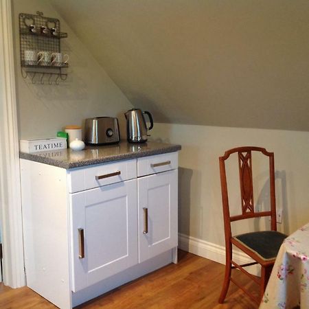 Field Cottage B&B 헤이워즈히스 외부 사진