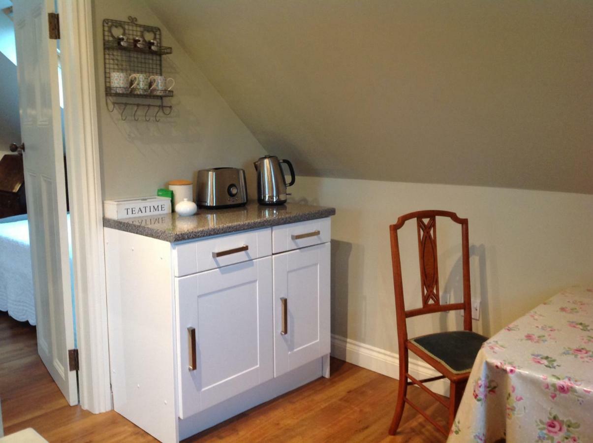 Field Cottage B&B 헤이워즈히스 외부 사진