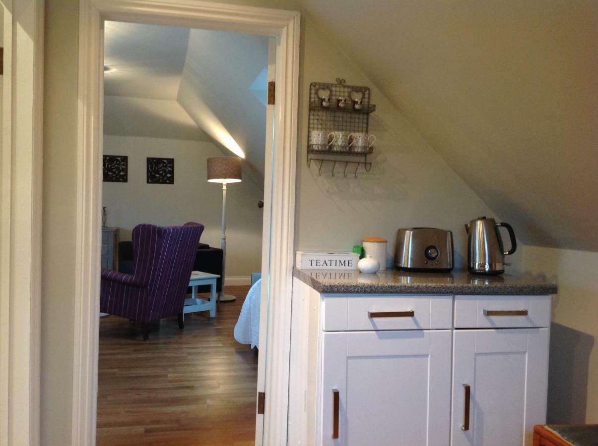 Field Cottage B&B 헤이워즈히스 외부 사진